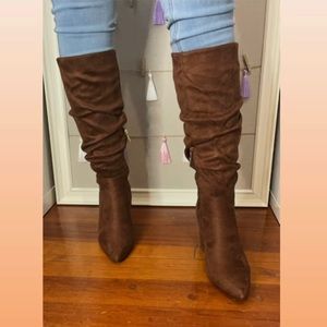 Heeled boots! 👢 Botas marrones con tacones!